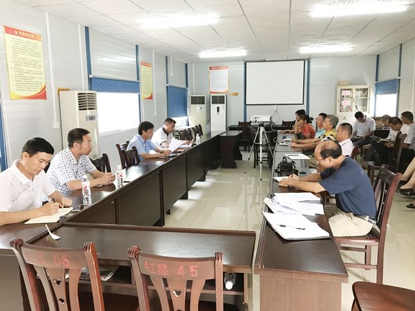 红星管理区党支部组织党员干部观看专题警示教育片《永远在路上》